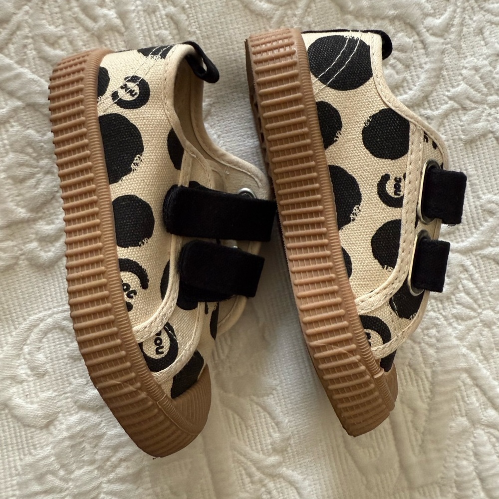 Happy NocNoc Kids' Black and Cream Polka Dot Shoes EU Size: 26 | US Size: 9.5